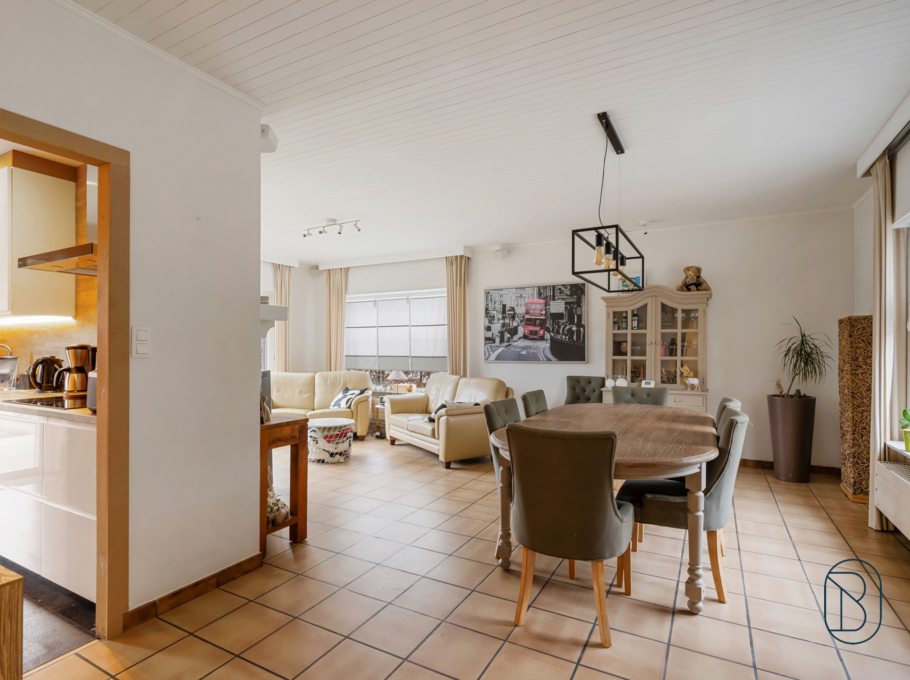 Bc004a407d644d3eb6e79a748595b4c9