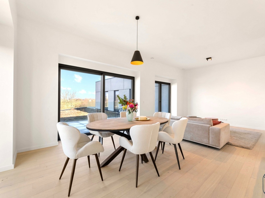 Cb0612f526404eee87b387f1704bfc89