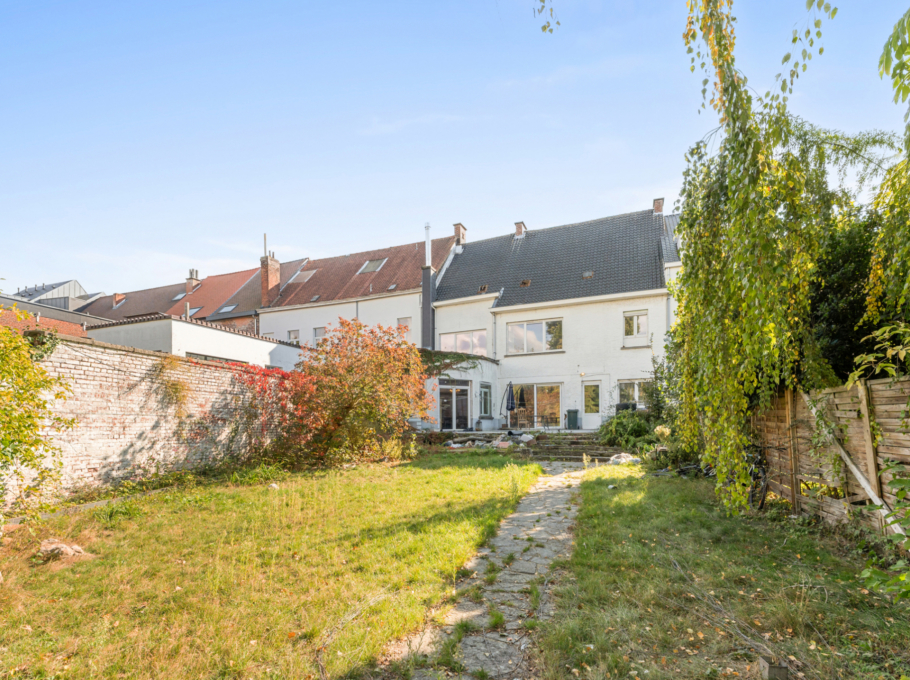 Efb2ba4ef77045228fdeb809ac110541